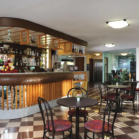 Atis 贝拉里亚-伊贾马里纳