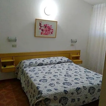 Atis Hotel 2*